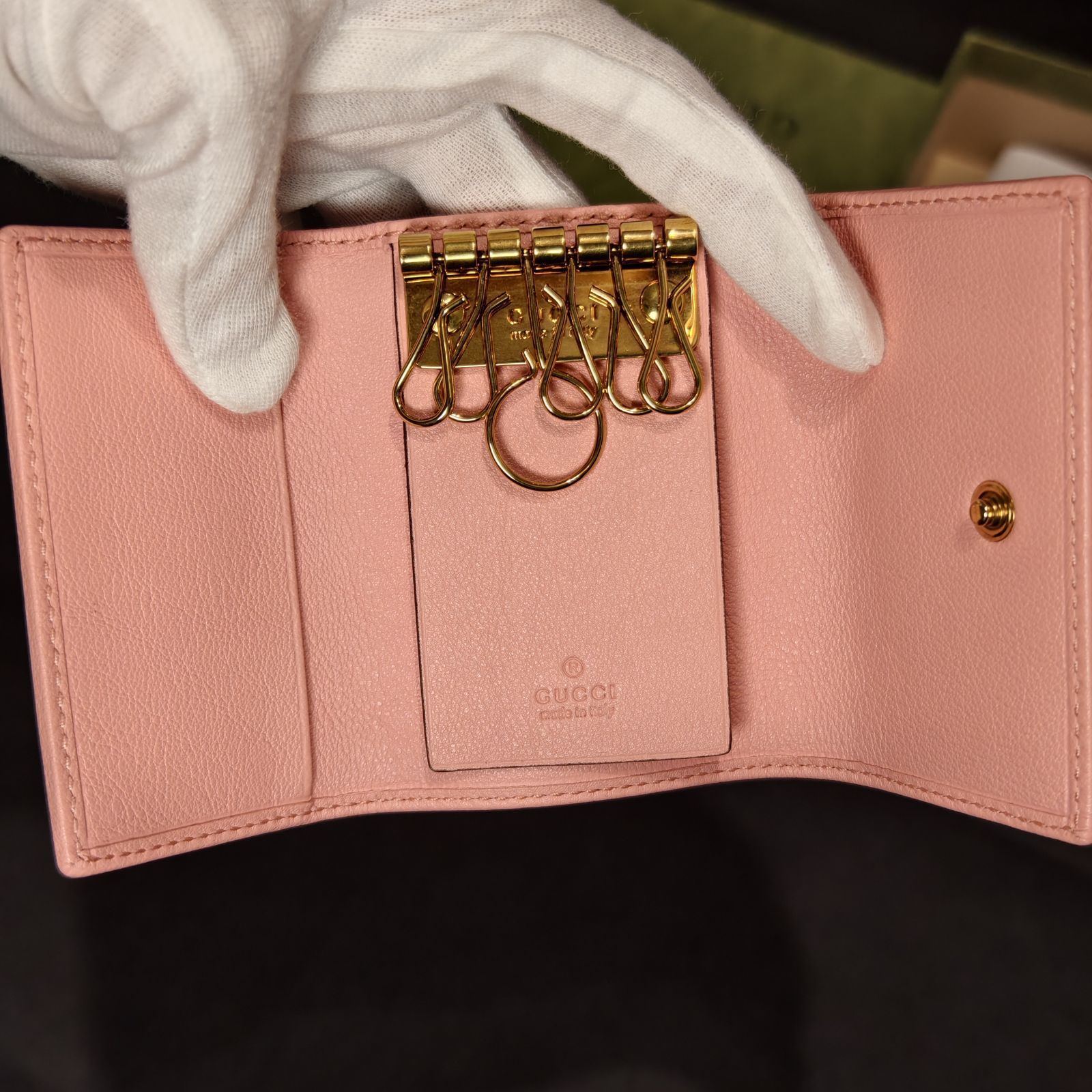 ✨未使用に近い✨　GUCCI キーケース　キーリング　バイカラー　6連　刻印 ✨未使用に近い✨ GUCCI キーケース キーリング バイカラー 6連 刻印