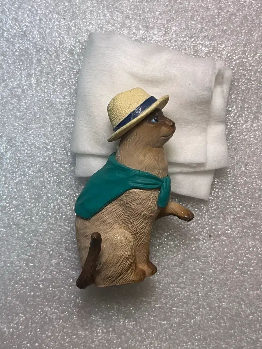 高級感ある猫フィギュア