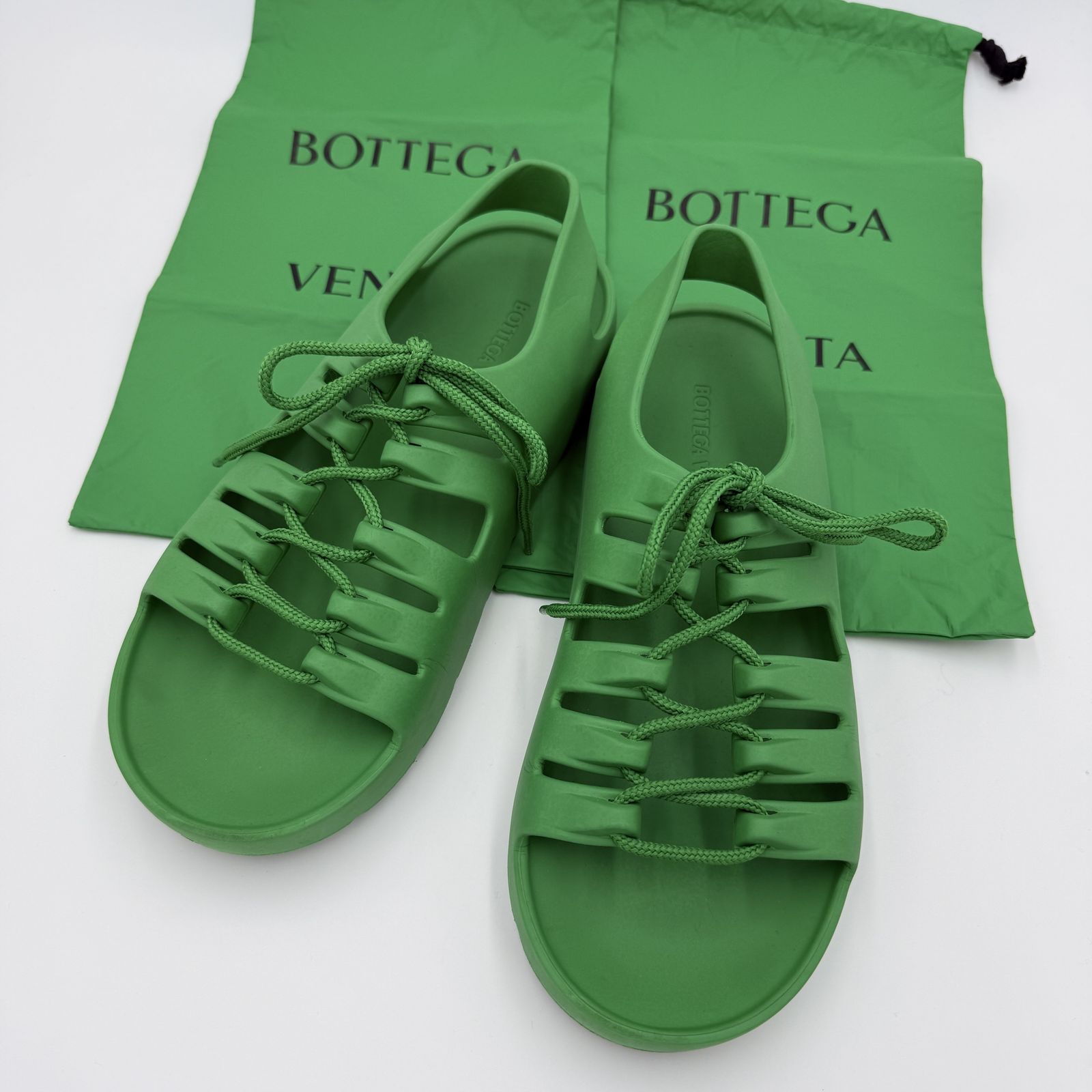 BOTTEGA VENETA（ボッテガヴェネタ） ラバー レースアップ サンダル