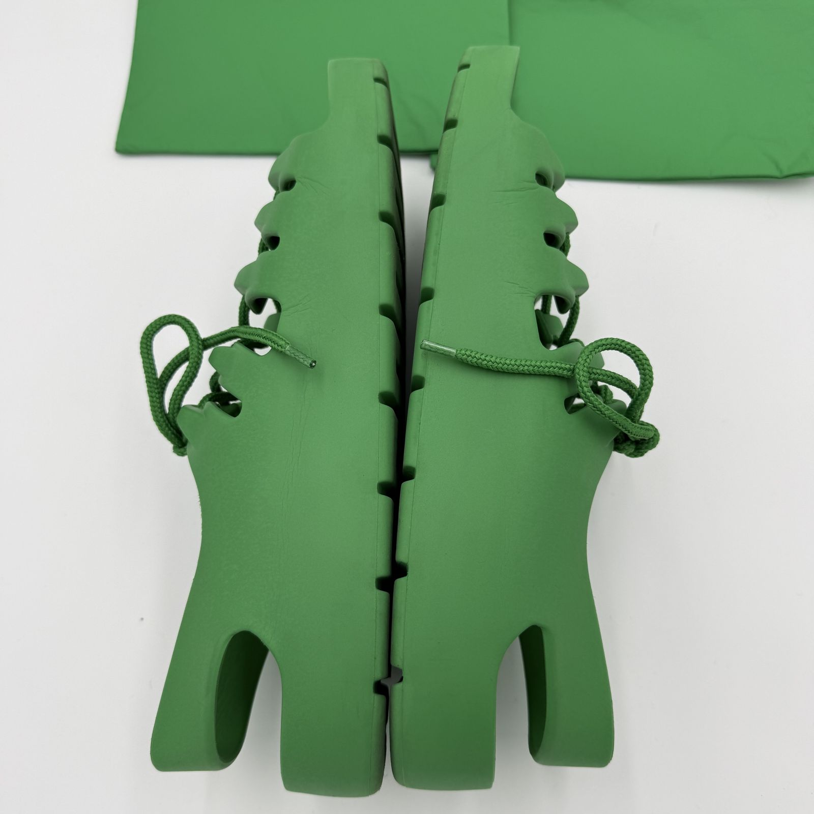 BOTTEGA VENETA（ボッテガヴェネタ） ラバー レースアップ サンダル