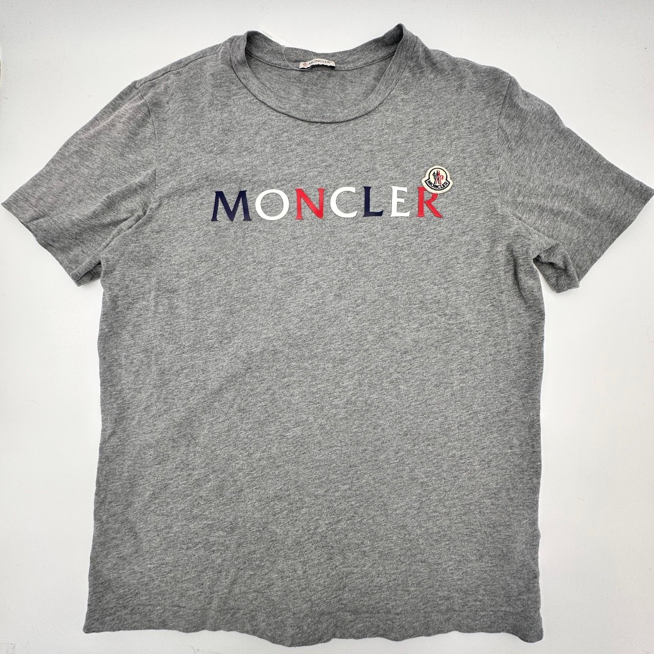 MONCLER モンクレール 半袖ロゴTシャツグレーМサイズ MONCLER（モンクレール） ロゴプリント 半袖Tシャツ グレー コットン
