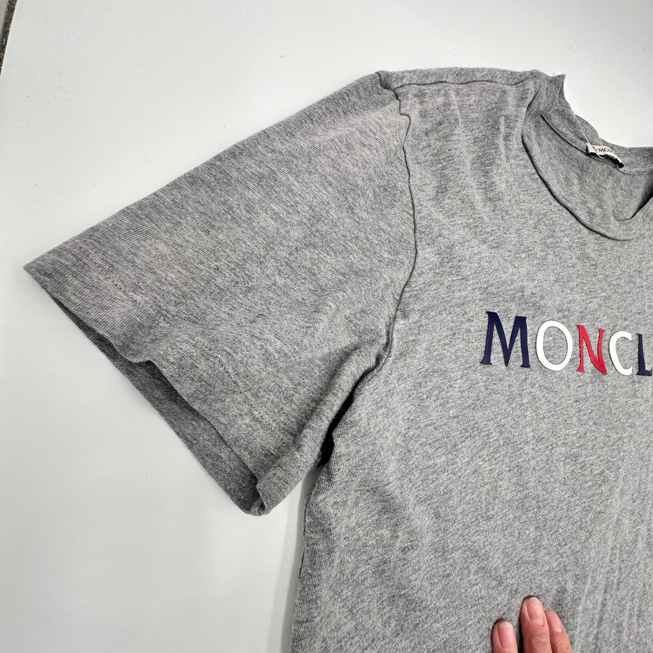 MONCLER（モンクレール） ロゴプリント 半袖Tシャツ グレー コットン