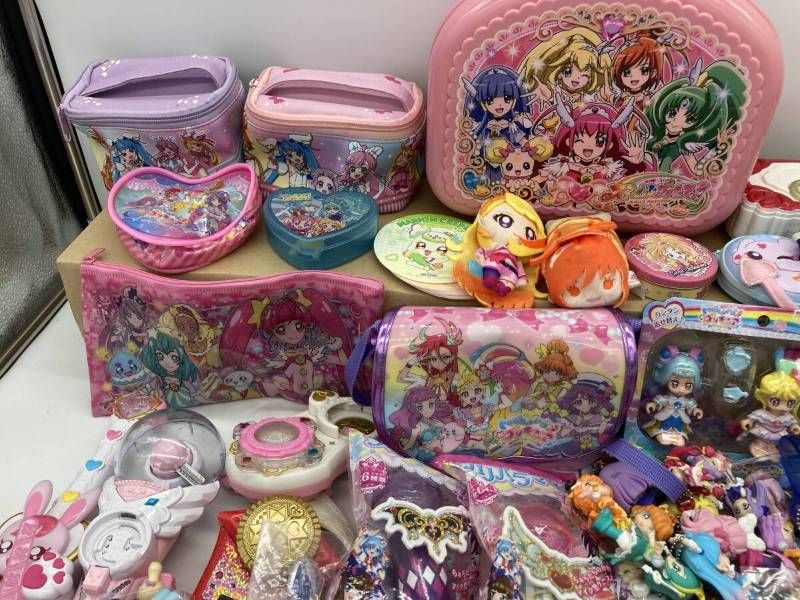 大量まとめ】プリキュア グッズ 約4.2kg 缶バッジ/フィギュア/アクリル