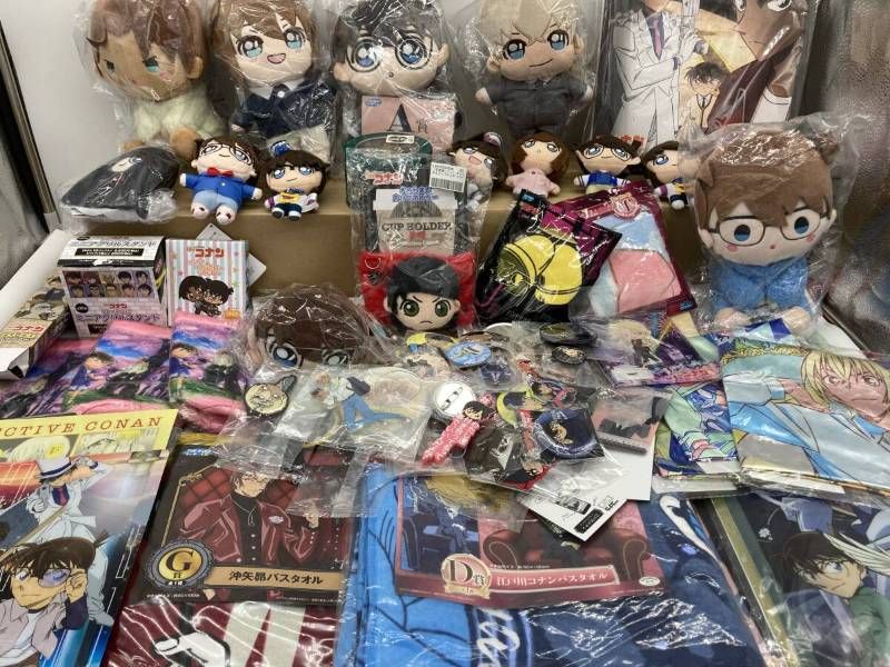 大量まとめ】名探偵コナン グッズ 約4.2kg 缶バッジ/ぬいぐるみ
