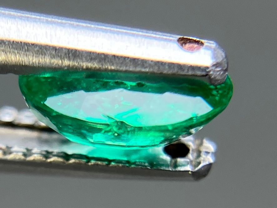 エメラルド 天然 0.487ct 宝石ソーティング付き 5.9㎜×4.4㎜×2.7