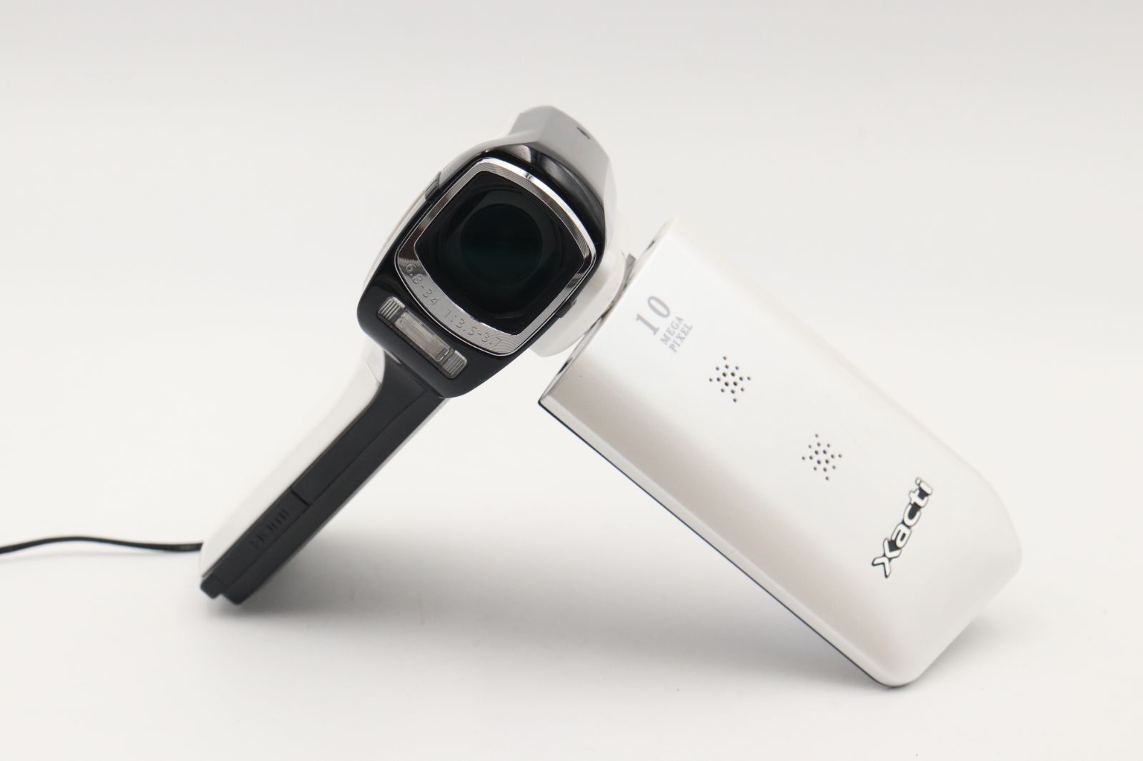 極上品☆SANYO サンヨー Xacti ザクティ DMX-CG11 ホワイト ###15989