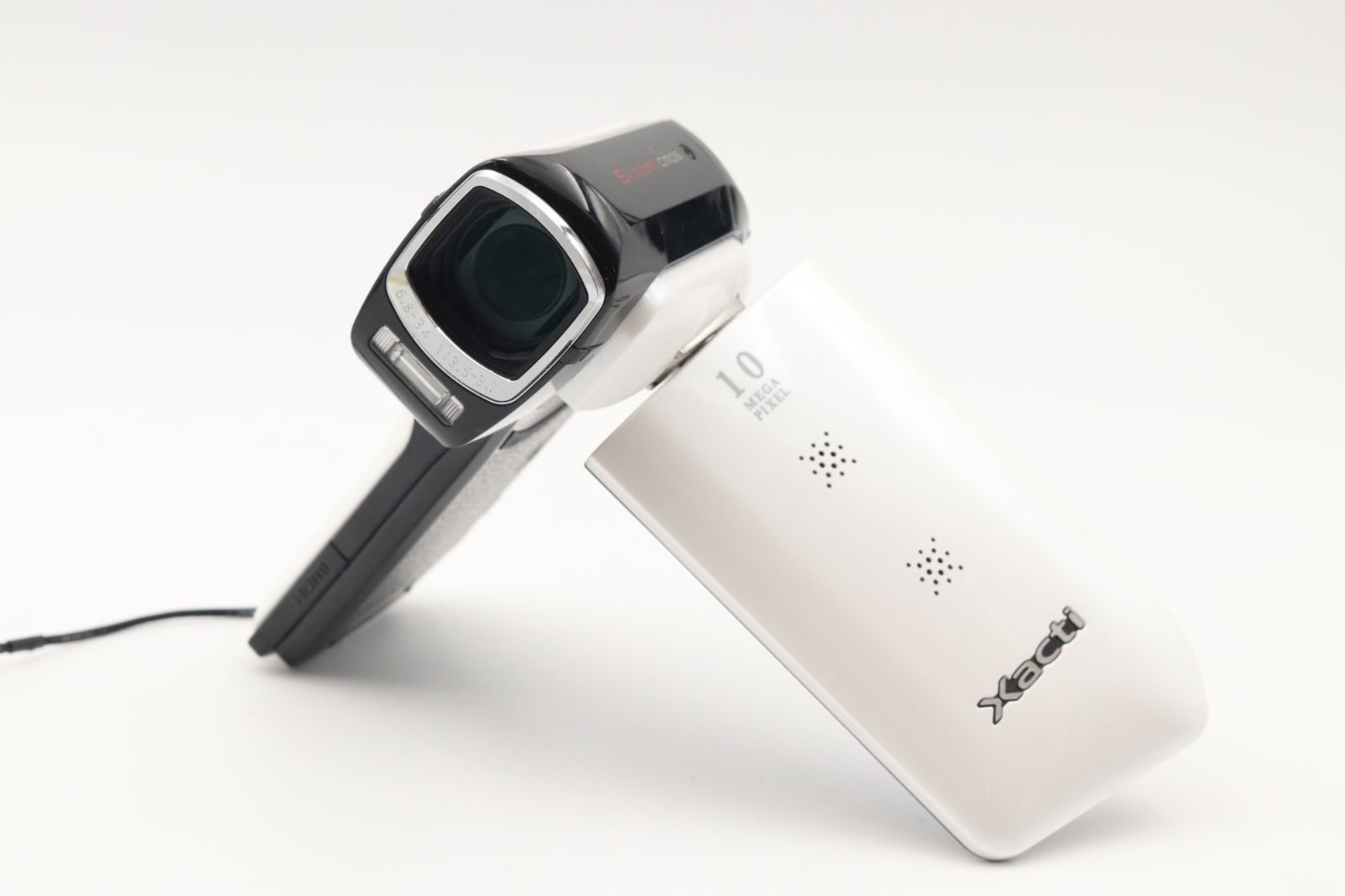 極上品☆SANYO サンヨー Xacti ザクティ DMX-CG11 ホワイト ###15989