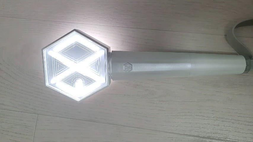 EXO（エクソ）応援棒（ペンライト）ステッカー トレカ 含む (EXO ペン