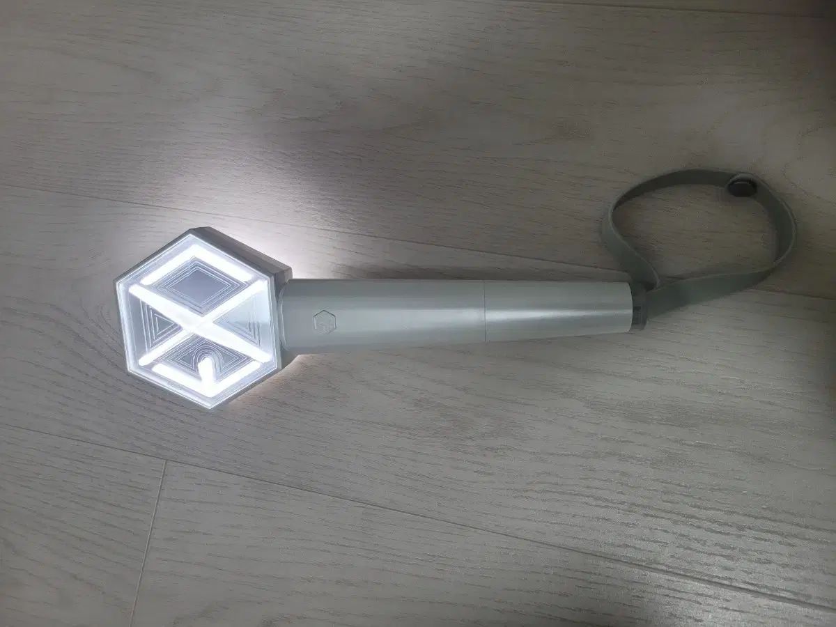 EXO（エクソ）応援棒（ペンライト）ステッカー トレカ 含む (EXO ペン