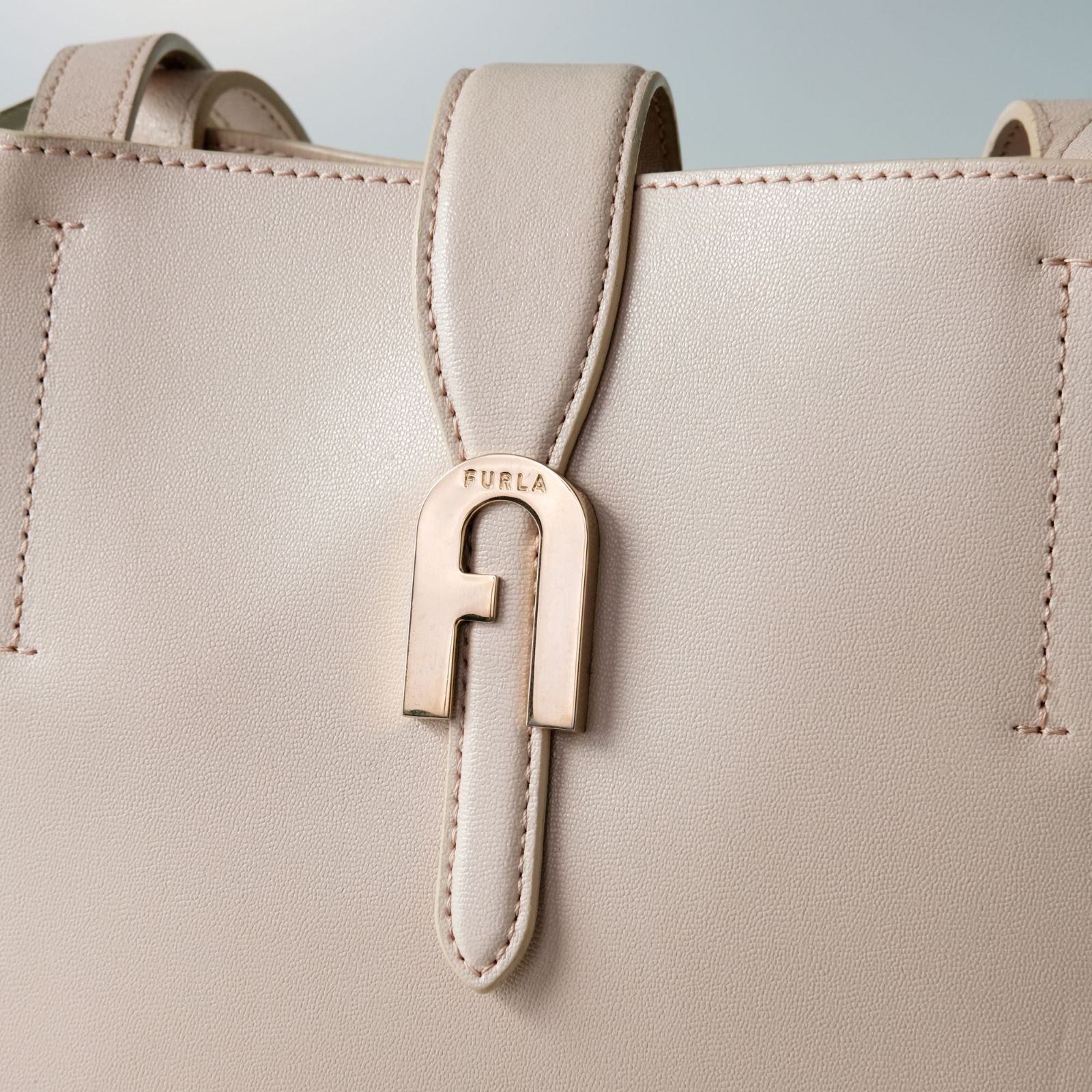 FURLA フルラ ソフィア トートバッグ アーチロゴ A4収納可 肩掛け