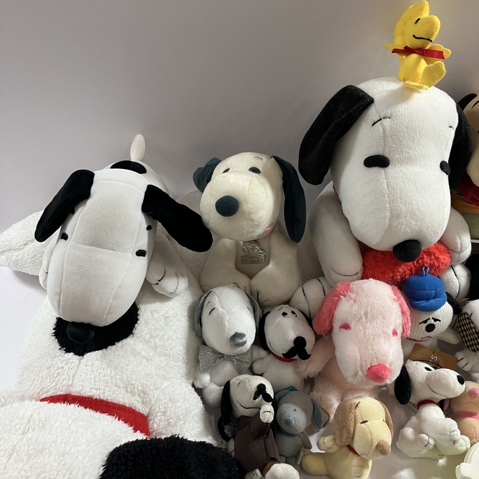 SNOOPY スヌーピー グッズ まとめ商品 バック ぬいぐるみ 雑貨 マスコット 等 3.9 kg