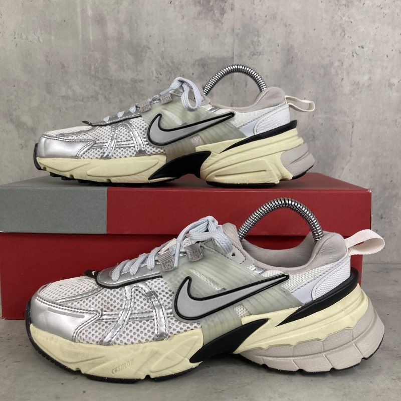 NIKE ナイキ W V2K RUN SUMMIT WHITE 23cm ナイキ V2Kラン サミット 