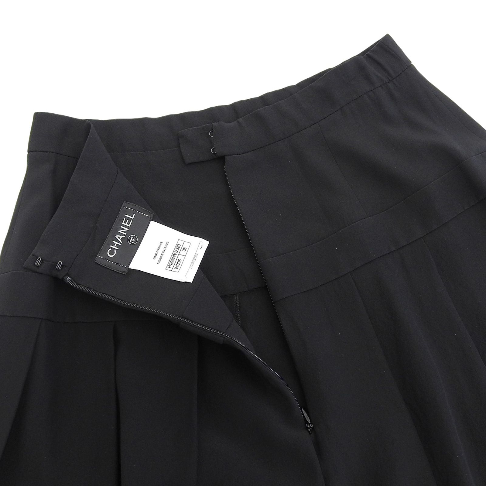 美品△CHANEL シャネル P46684 シルク100％ ココマークパーツ付き ひざ 