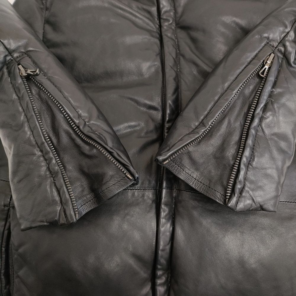 KAZUYUKI KUMAGAI ATTACHMENT グローブラムレザー フーデッドダウン