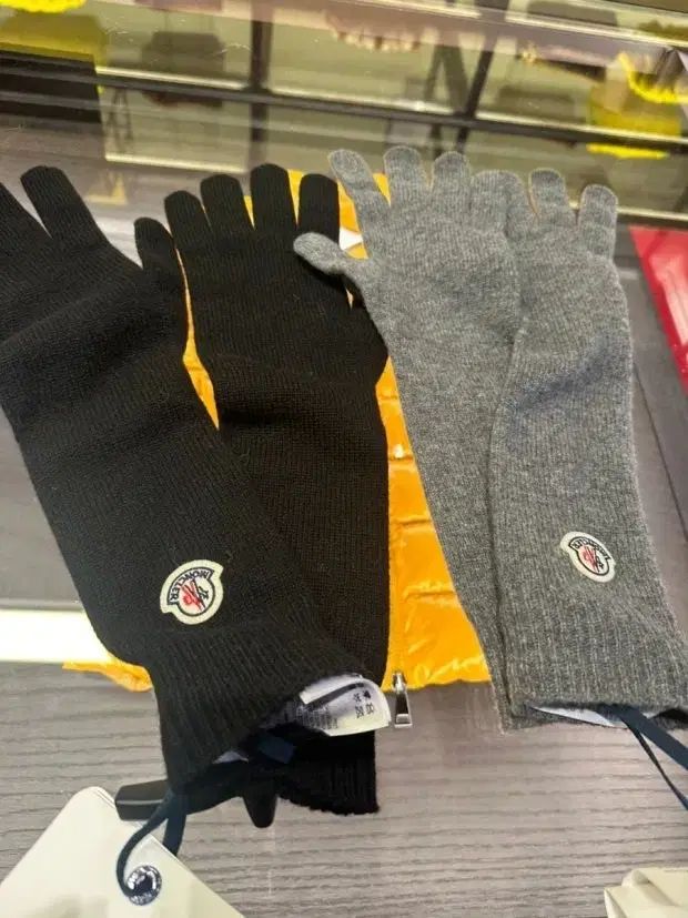 モンクレール レディース ウール手袋 - メルカリ