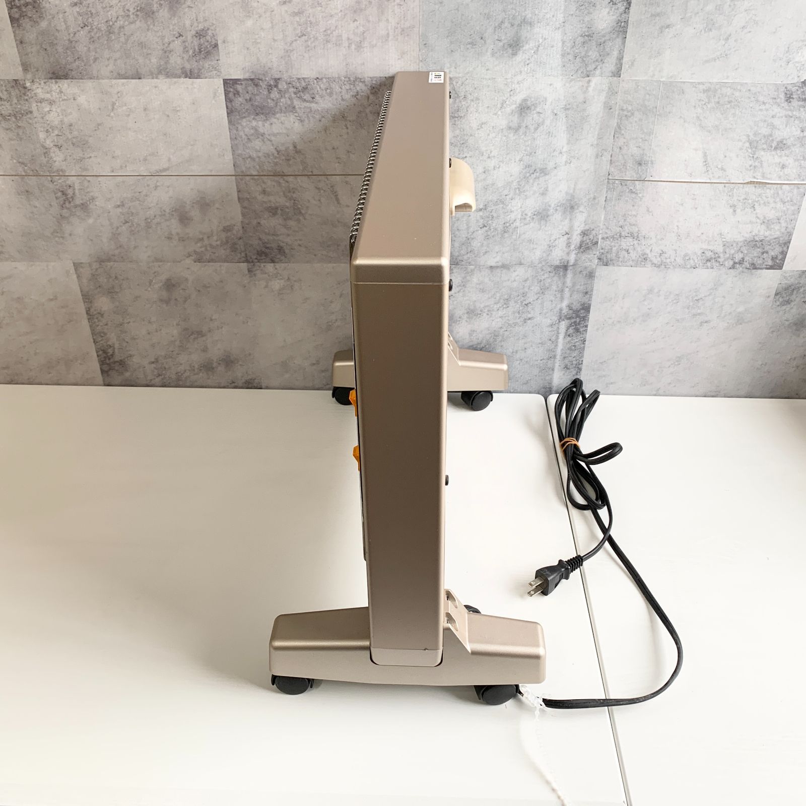 サンルミエ キュート 遠赤外線ヒーター E800LS 暖房機器 日本製 - メルカリ