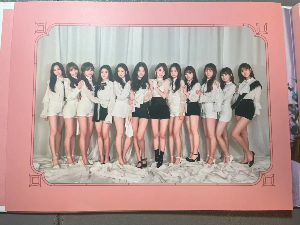 IZ*ONE(アイズワン) カラーアイ アルバム 2 種 まとめ売り 出品 - メルカリ