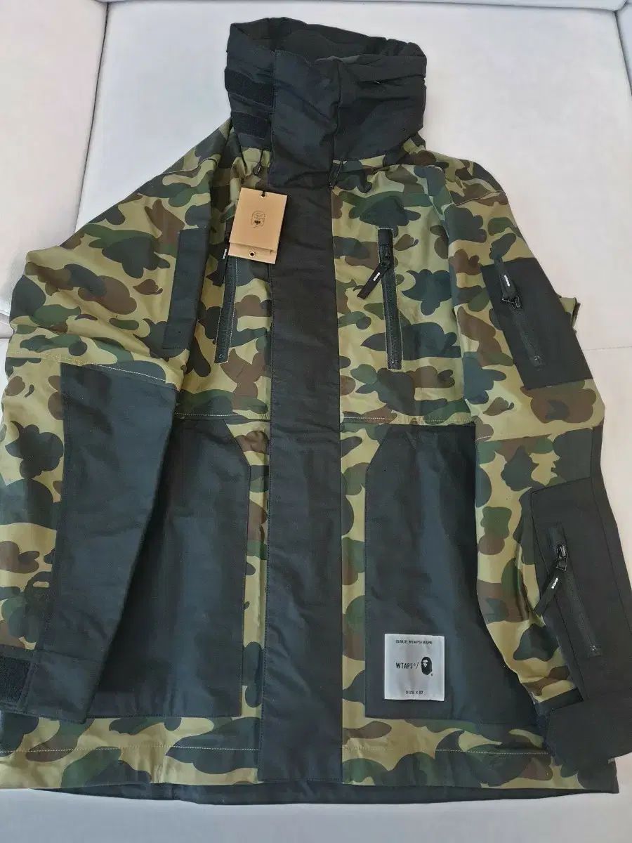 A BATHING APE × WTAPS コラボ ジャケット アベイシングエイプ x Wtaps コラボ 限定モデル シェルパ ジャケット