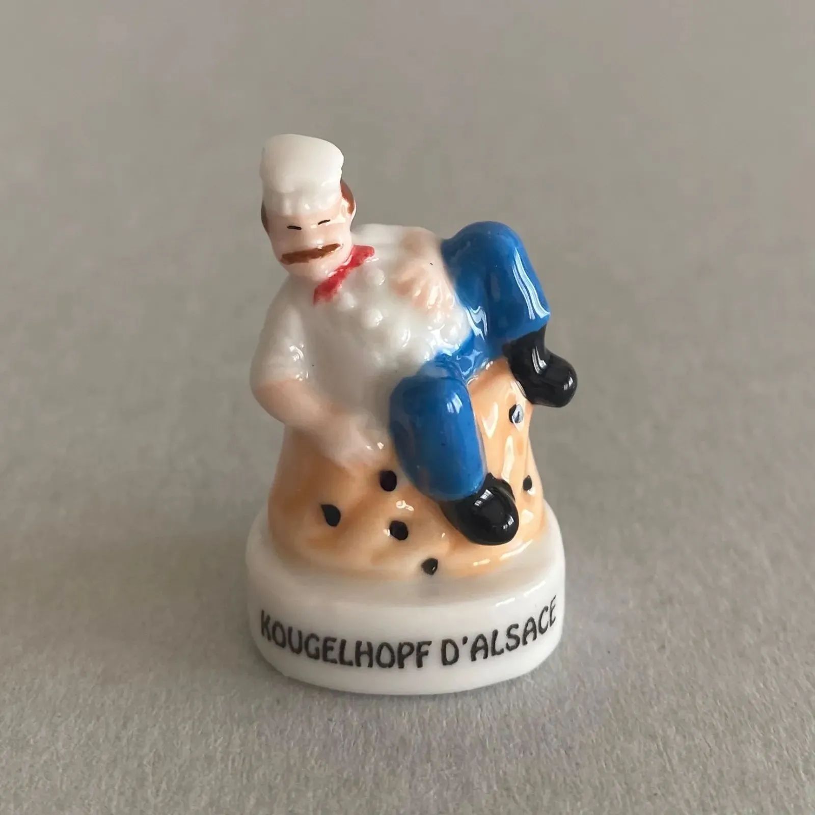 おちゃめなシェフとクグロフ（アルザス菓子）のフェーブ／フランス菓子