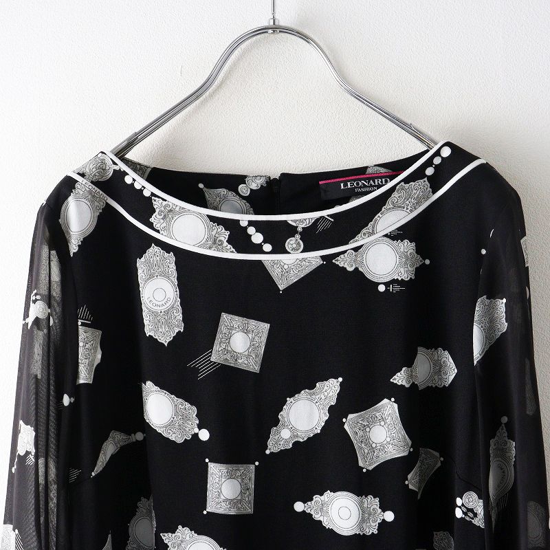 レオナール　白黒　薄手の羽織り　カンカン素材 購入 【美品】 レオナール 大きいサイズ カンカン素材 花 羽 シャツ 黒