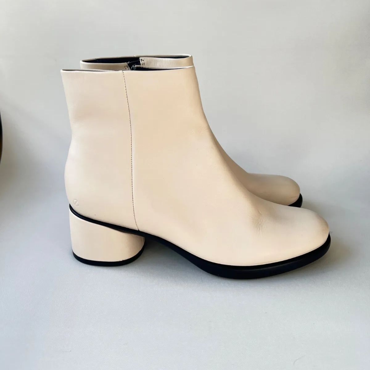 ECCO エコー レザーショートブーツ 23.5 アイボリー ホワイト 白 バイ