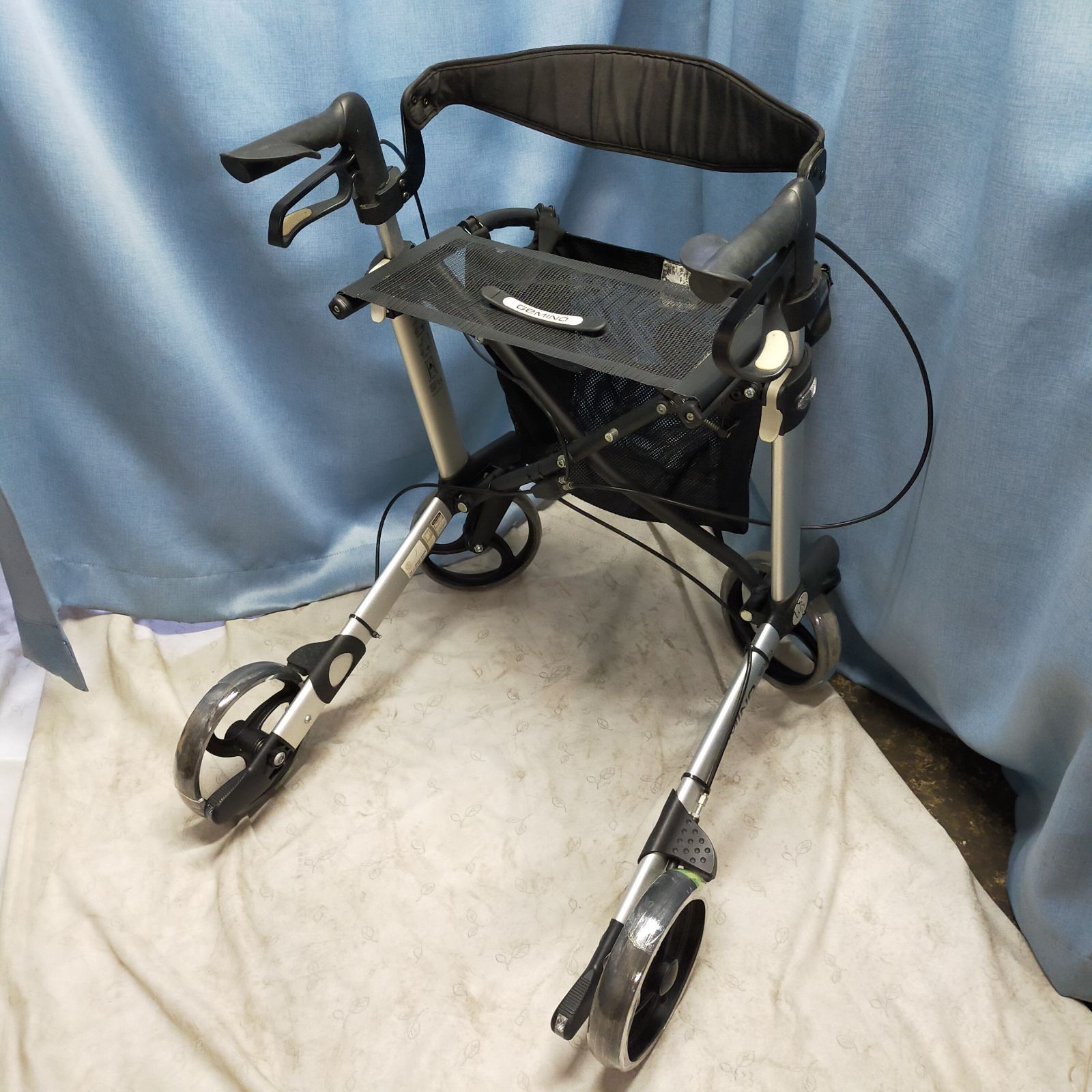 HK-5718) パラマウントベッド ハンディウォークM ワンハンドブレーキ