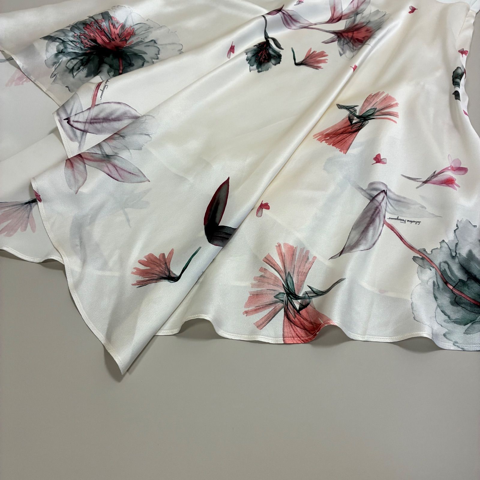 Salvatore Ferragamo サルヴァトーレフェラガモ☆シルク ニット