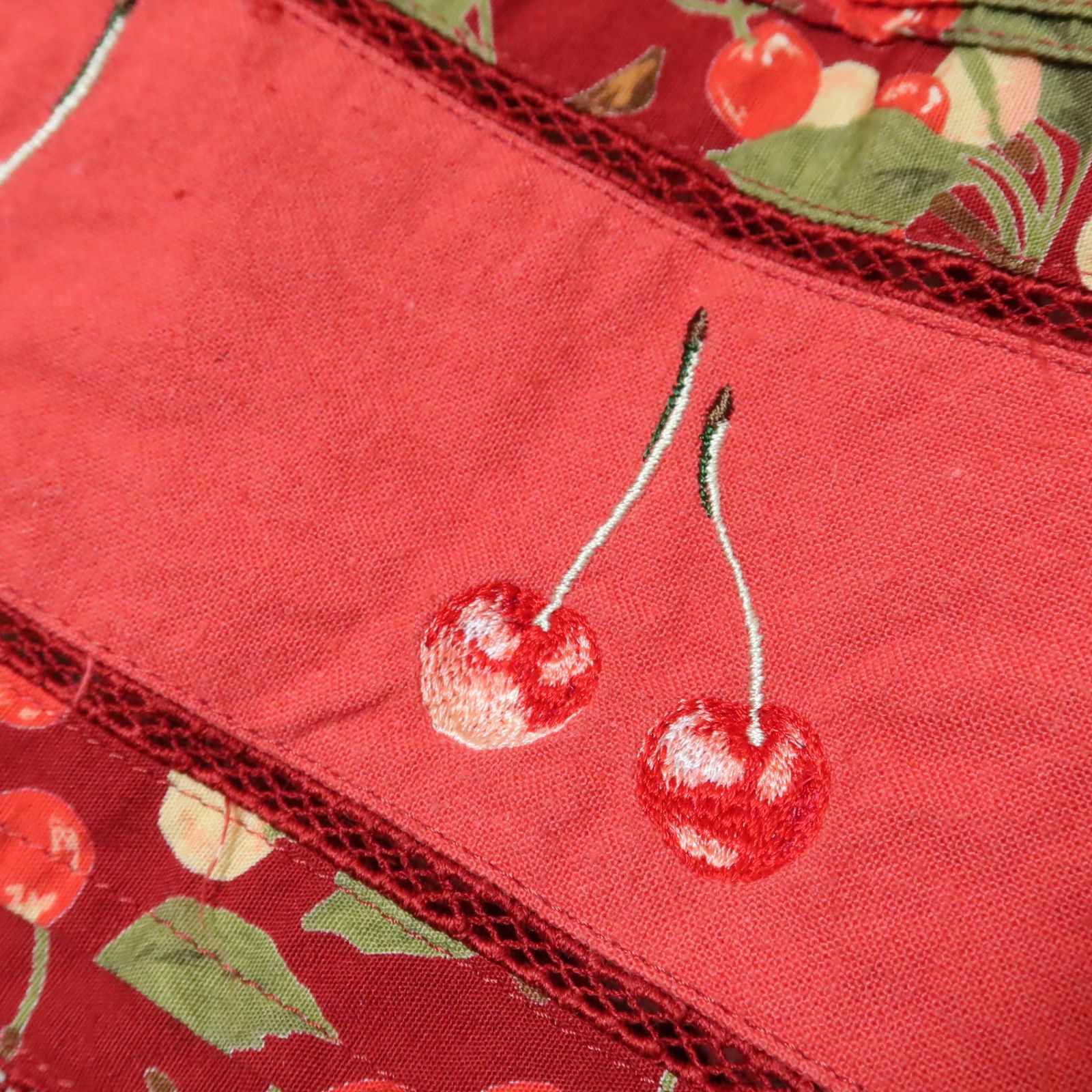 美品】ピンクハウス☆零れ落ちるたっぷりチェリーpt♪裾の繊細  