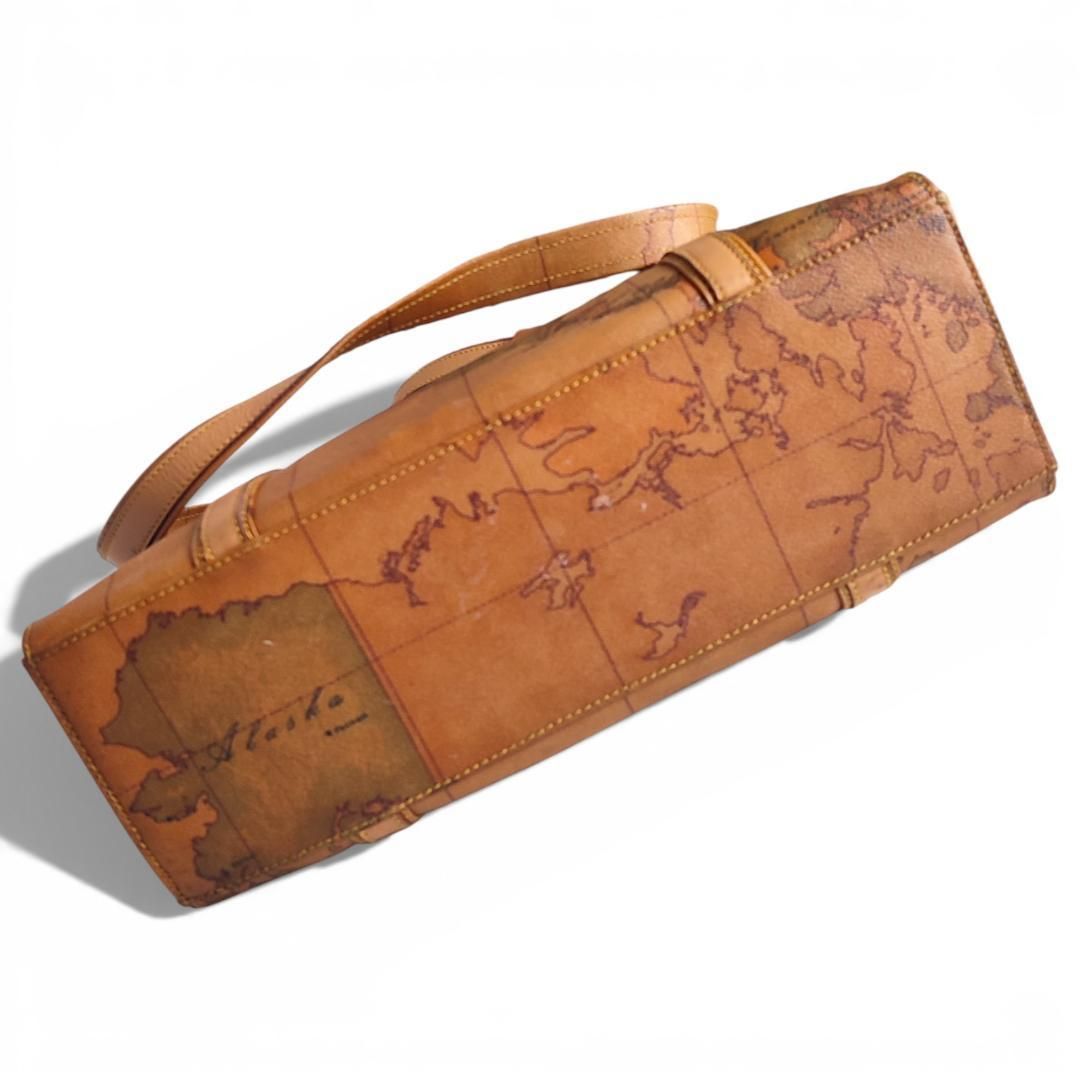 ‼️最終値下げ‼️❣️新品同様❣️プリマクラッセ　地図柄 斜め掛け　ショルダーバッグ 新品✨プリマクラッセ ショルダーバッグ 世界地図柄 レザー 斜め掛け
