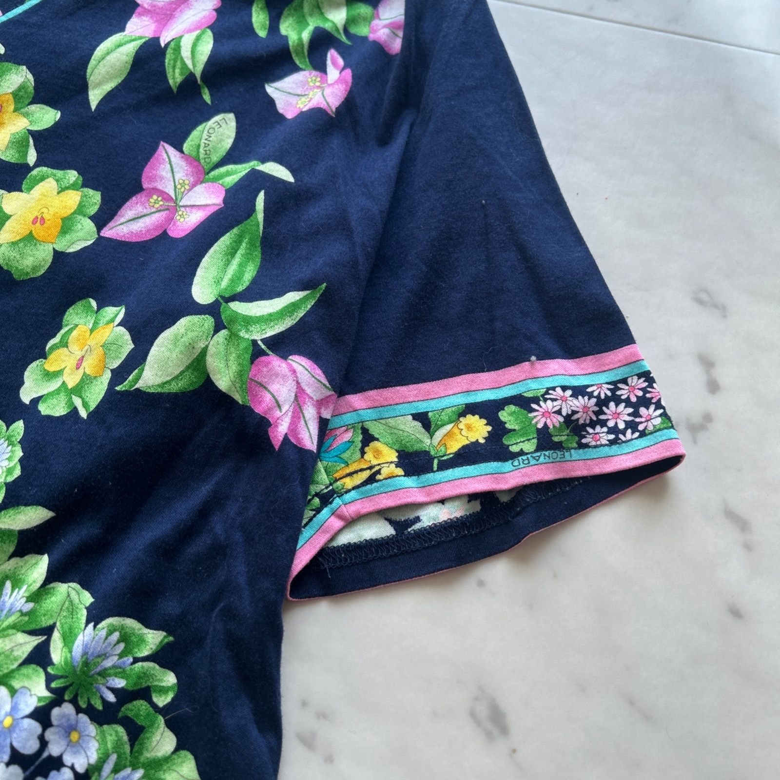 【LEONARD】美品レオナール 総柄 半袖カットソー 花柄 微光沢 ネイビーM LEONARD】レオナール 綿100% 花柄 総柄 半袖 トリムカットソー M