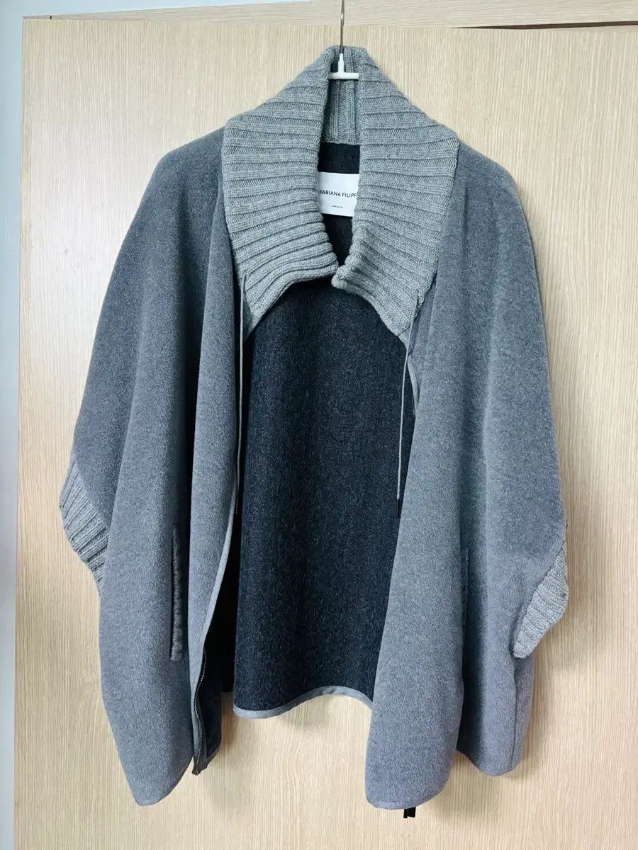 専用　ファビアナフィリッピ　モニーレ　カシミアポンチョ 専用 ファビアナフィリッピ モニーレ カシミアポンチョ