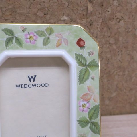 WEDGWOOD＞ワイルドストロベリー ピクチャーフレーム 写真立て