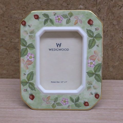 WEDGWOOD＞ワイルドストロベリー ピクチャーフレーム 写真立て - メルカリ