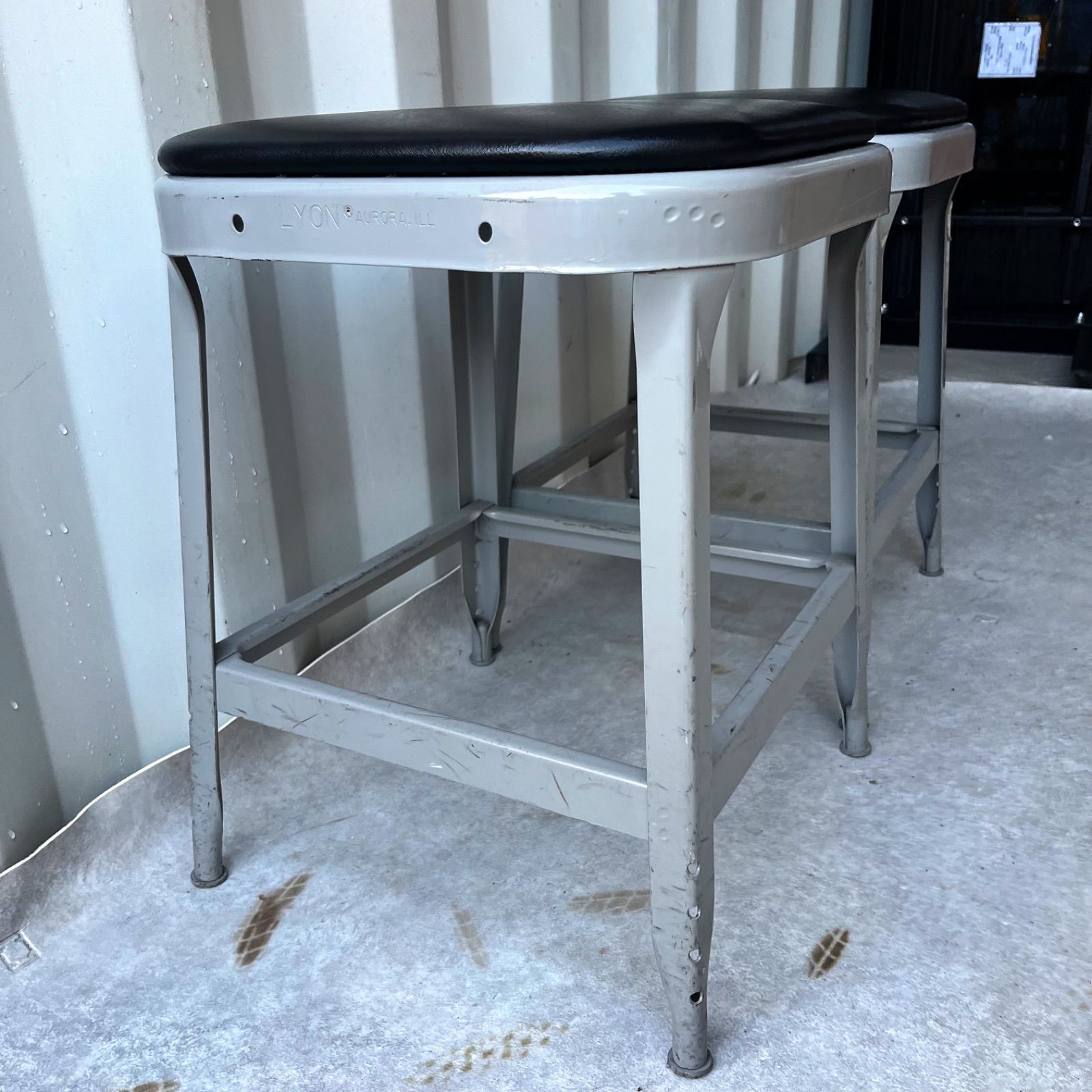 取付無料！LYON パシフィックファニチャーサービス 工場用スツール 黒