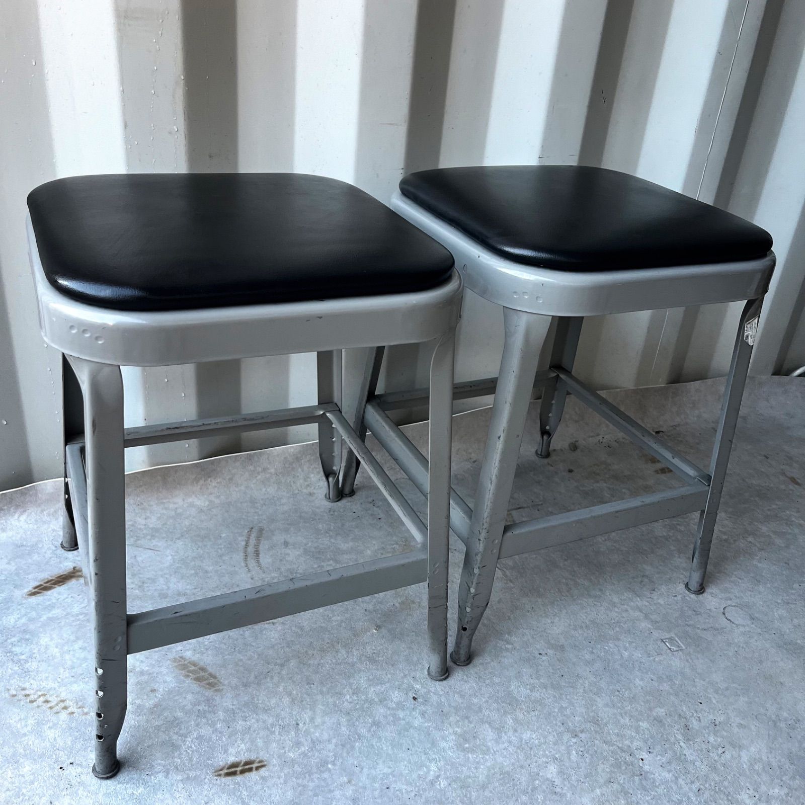 取付無料！LYON パシフィックファニチャーサービス 工場用スツール 黒 2脚✨ 取付無料！LYON パシフィックファニチャーサービス 工場用スツール 黒