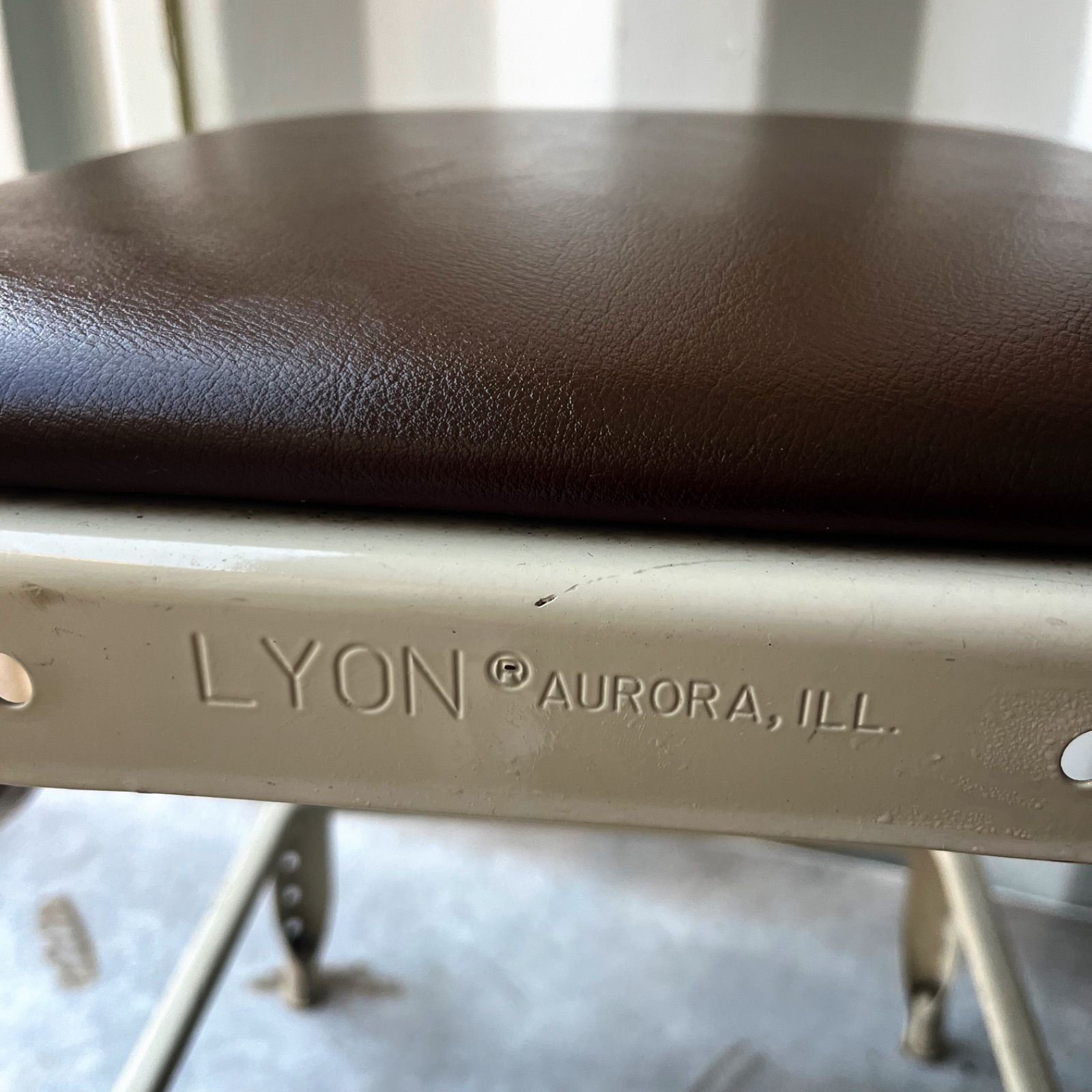 取付無料！LYON パシフィックファニチャーサービス 工場用スツール 茶 2脚✨ 取付無料！LYON パシフィックファニチャーサービス 工場用スツール 茶