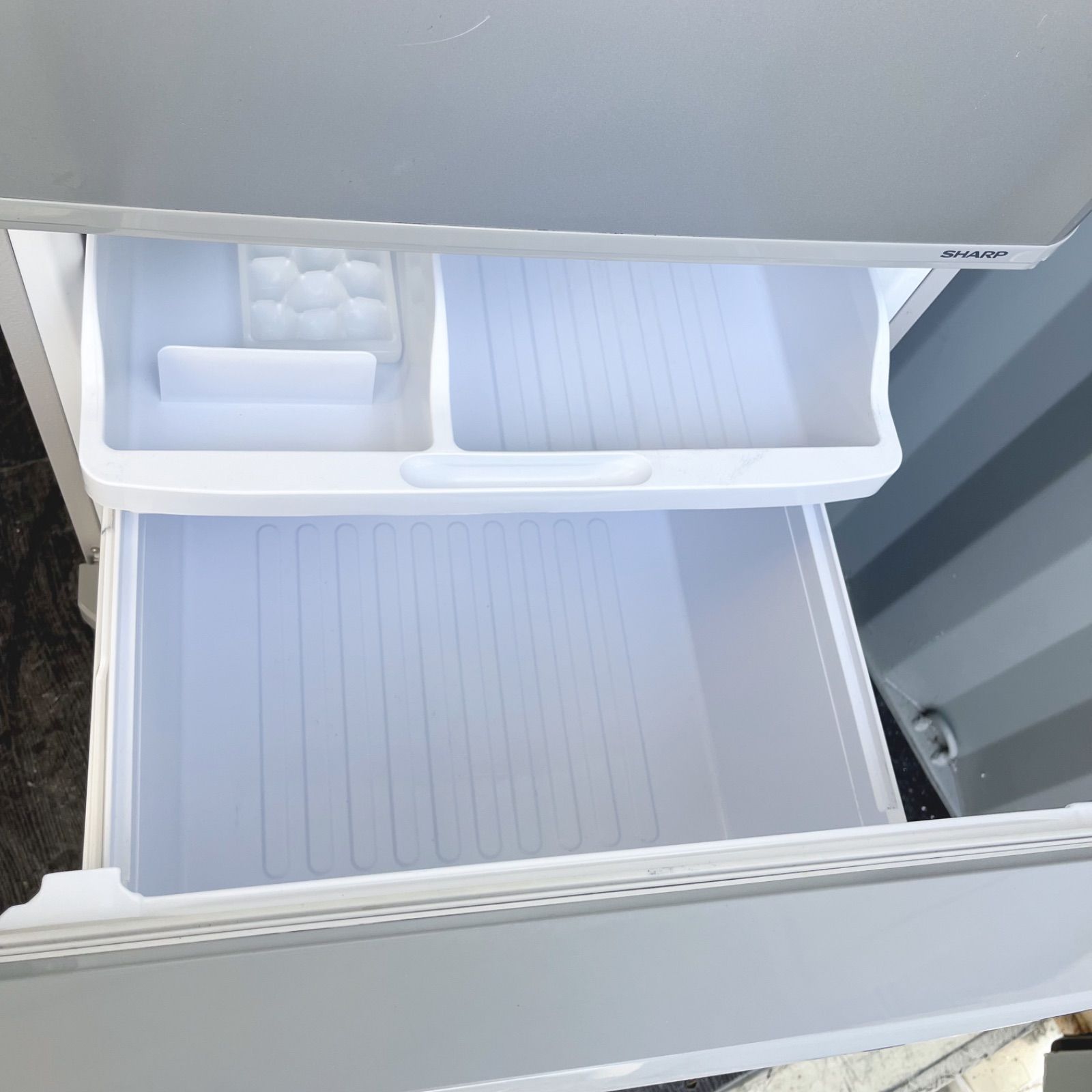 373取付無料！SHARP左右両開きドア スタイリッシュシルバー3ドア冷蔵庫