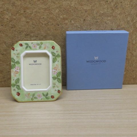WEDGWOOD＞ワイルドストロベリー ピクチャーフレーム 写真立て