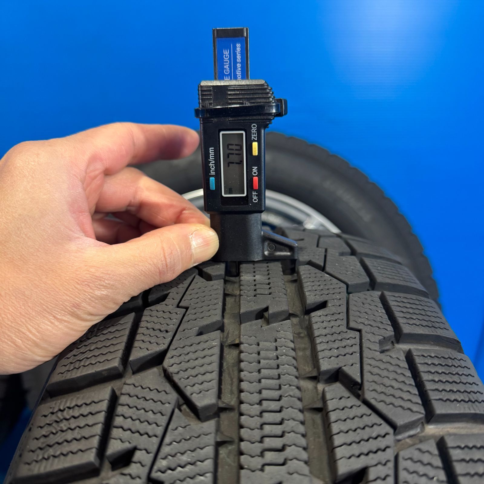 8分山】TOYO オブザーブ GIZ 195/65R16 スタッドレス付 16インチ 6J+43