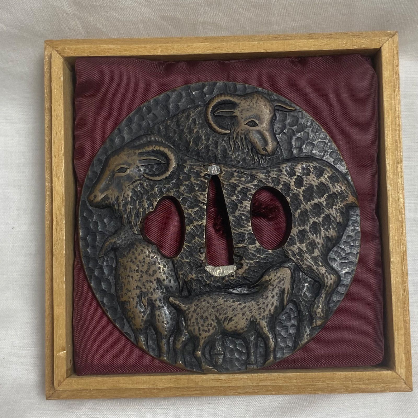 刀剣美術 日本刀鍔 銅地鍍金鐔 加賀象嵌 獅子牡丹文 江戸骨董 蒐集家放出刀装具 刀剣美術 日本刀鍔 銅地鍍金鐔 加賀象嵌 獅子牡丹文 江戸骨董