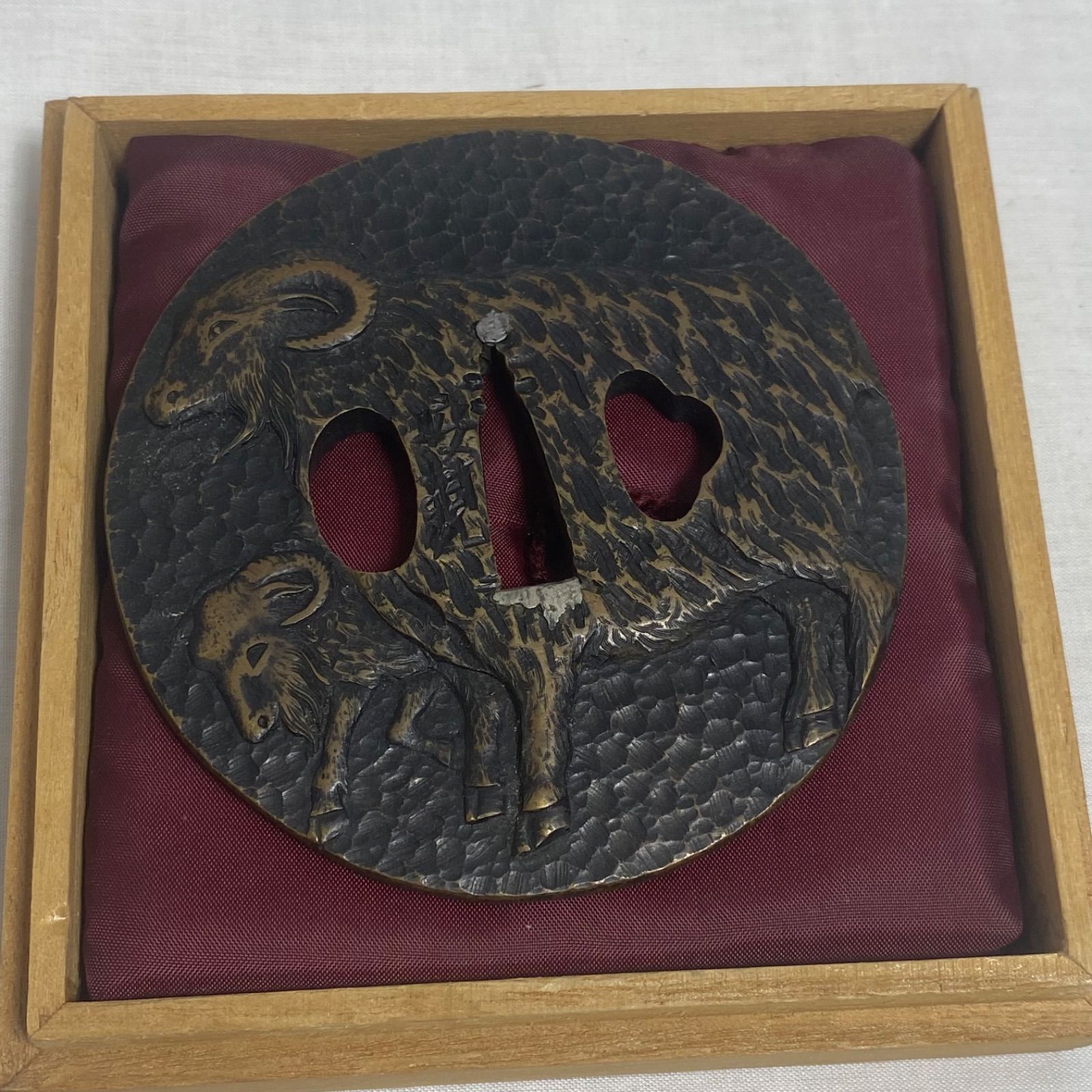 日本刀装具 刀鍔 唐獅子と牡丹図 銅地 金工 細工 鍔 つば 羊 居合用