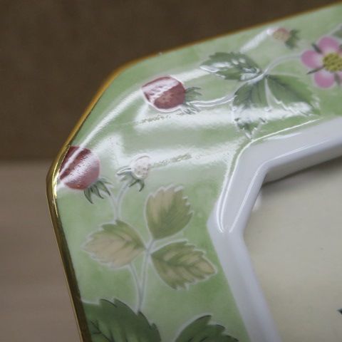 WEDGWOOD＞ワイルドストロベリー ピクチャーフレーム 写真立て