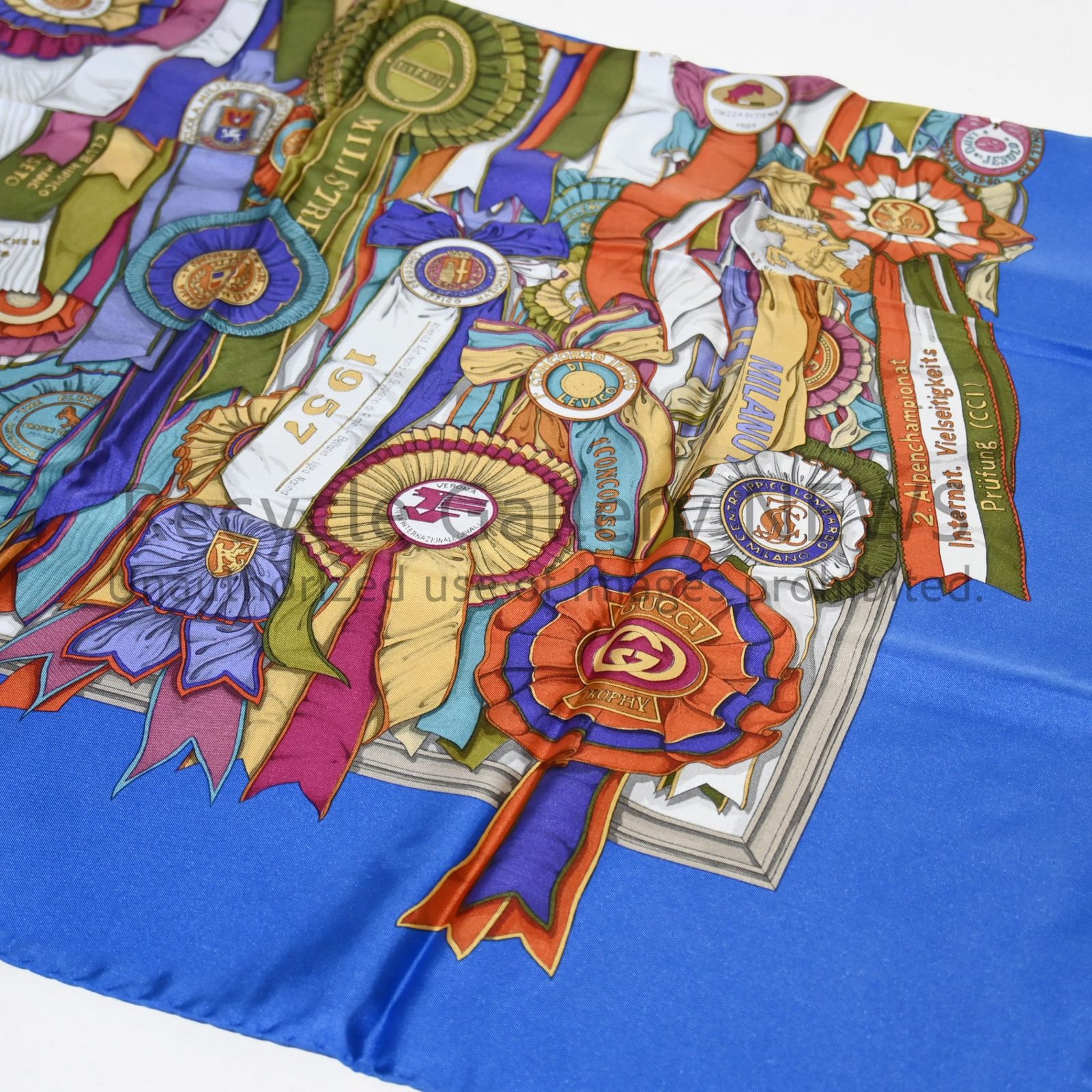 ○ GUCCI 大判スカーフ ロゼット柄 シルク 勲章 リボン 青 オールド