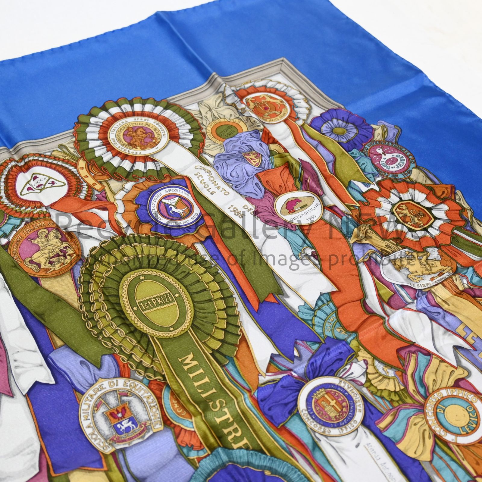 ○ GUCCI 大判スカーフ ロゼット柄 シルク 勲章 リボン 青 オールド