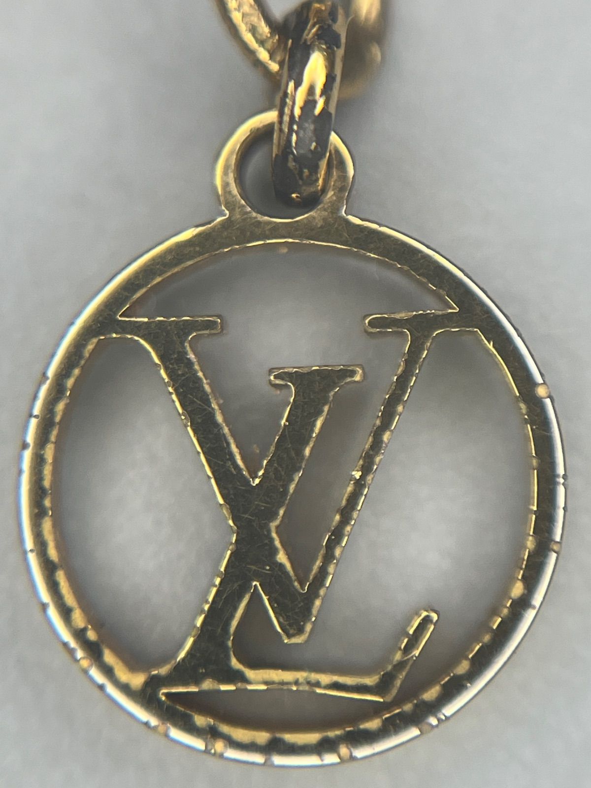 LOUIS VUITTON ルイ・ヴィトン エセンシャル V ネックレス ゴールド 