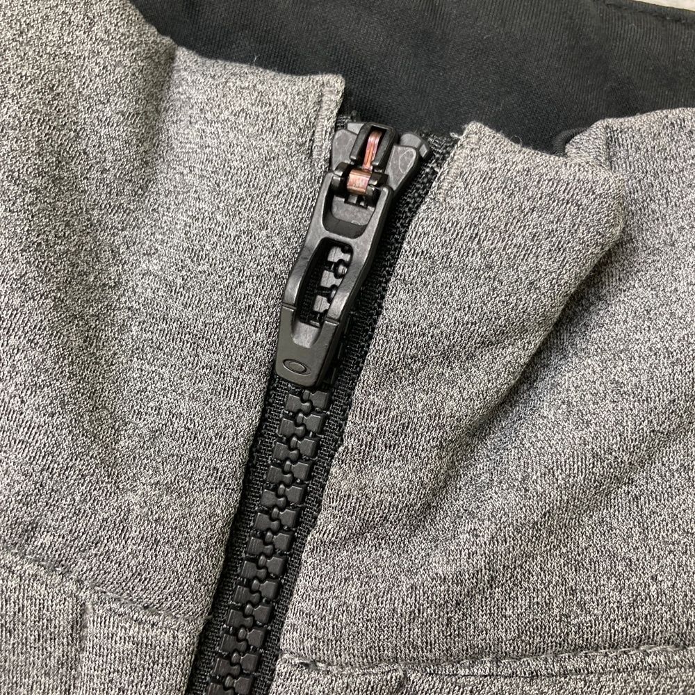 サイズ：L OAKLEY オークリー 裏起毛ジップジャケット グレー系