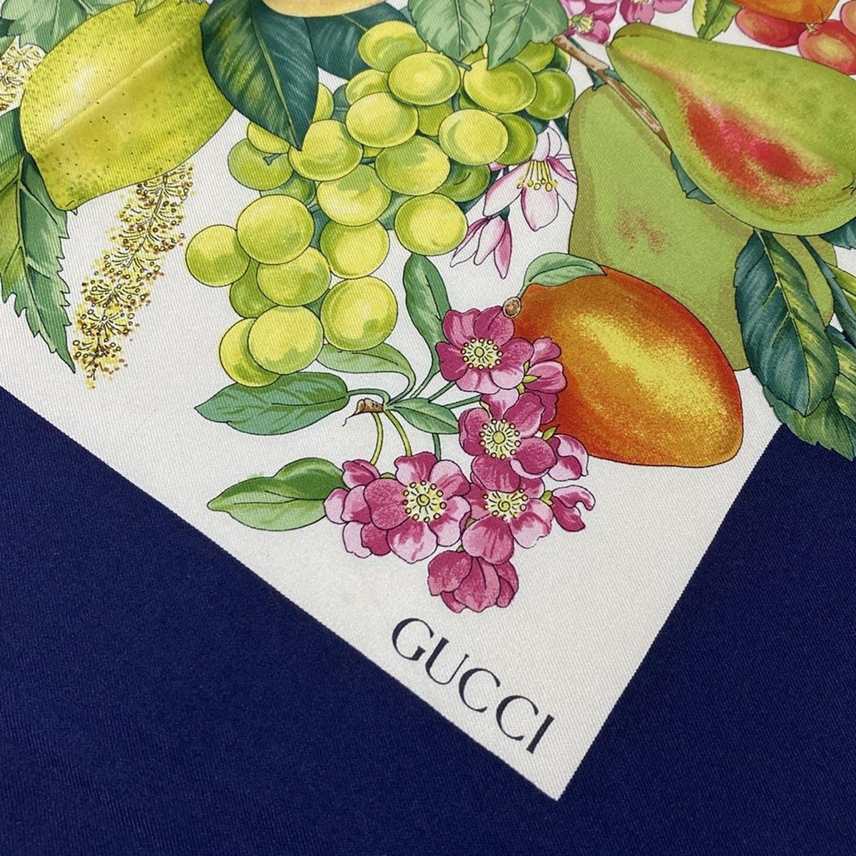 GUCCI(グッチ) スカーフ - ネイビー×ライトグリーン×マルチ フルーツ