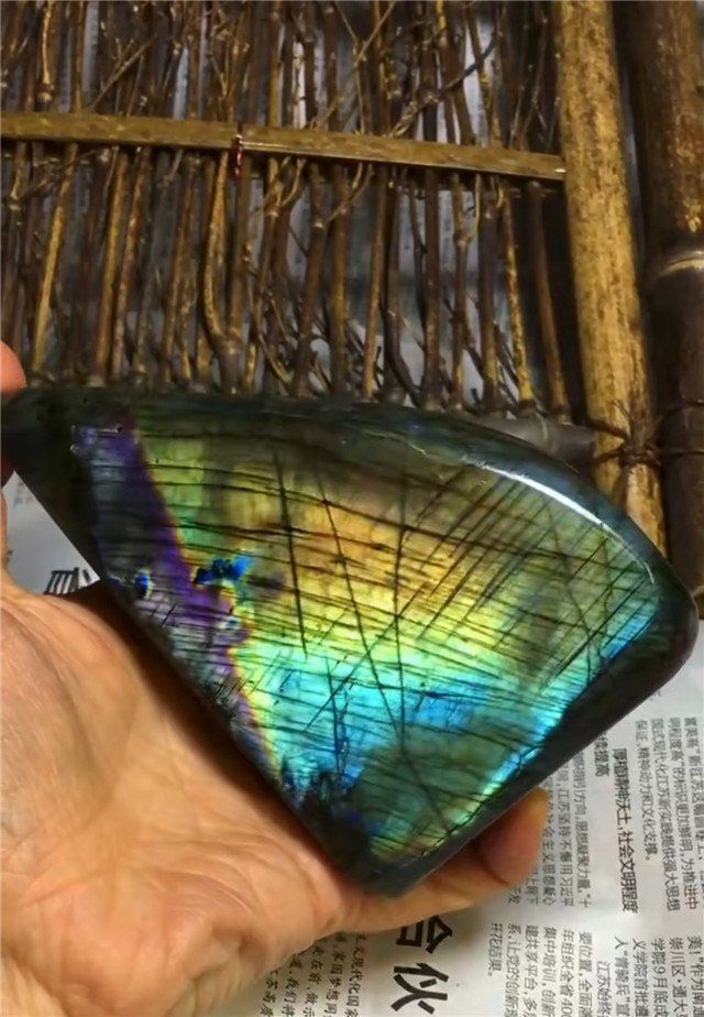 AAA級天然ラブラドライト原石B0123 E276 160C