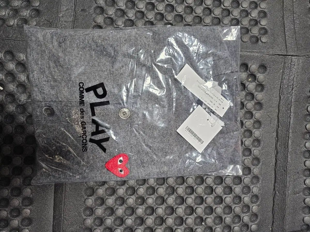 全国無料，得価 COMME des GARCONS PLAY カーディガン グレー ハート 