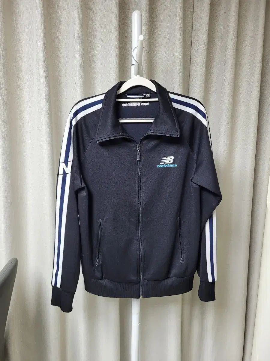 2319番 ジャンク品 NATIONAL AMOUNT PURCHASED ナショナルジオグラフィック ワンポイントロゴ ダウンコート ブラック